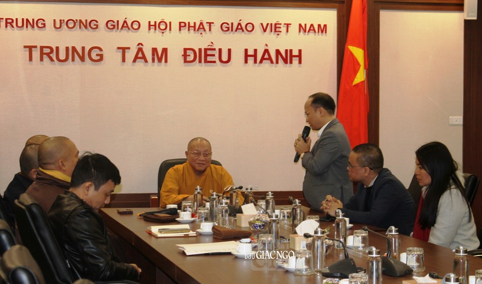 Ông Trần Đức Thành, Giám đốc Đài Truyền hình Kỹ thuật số VTC phát biểu tại buổi gặp, làm việc