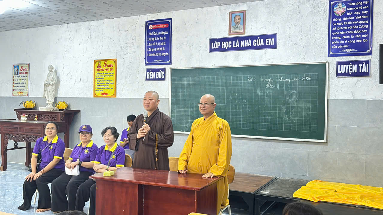 LỚP HỌC TÌNH THƯƠNG GIỮA LÒNG XÓM RÁC, NƠI HẠT GIỐNG TỪ BI NẢY MẦM插图1