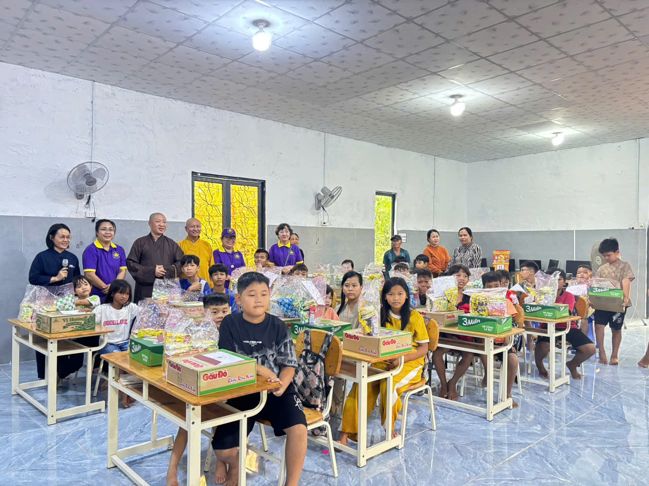 LỚP HỌC TÌNH THƯƠNG GIỮA LÒNG XÓM RÁC, NƠI HẠT GIỐNG TỪ BI NẢY MẦM插图3