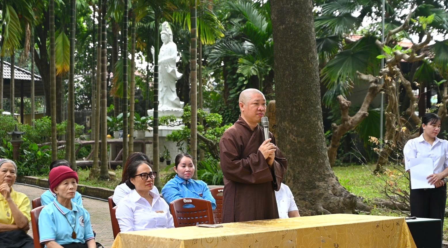 TP.HCM: XUÂN SẺ CHIA NƠI CỬA THIỀN CHÙA VẠN THIỆN插图1