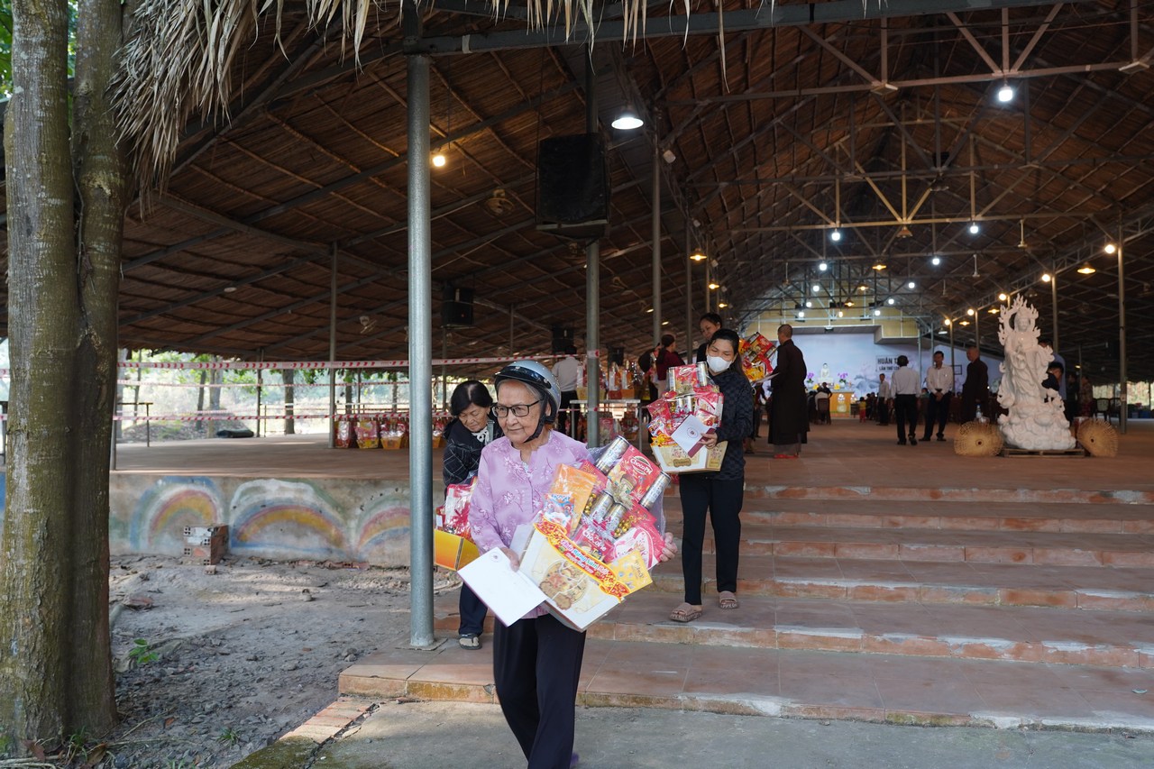 Gói trọn yêu thương trong những phần quà Tết nghĩa tình tại xã Long Thành插图11