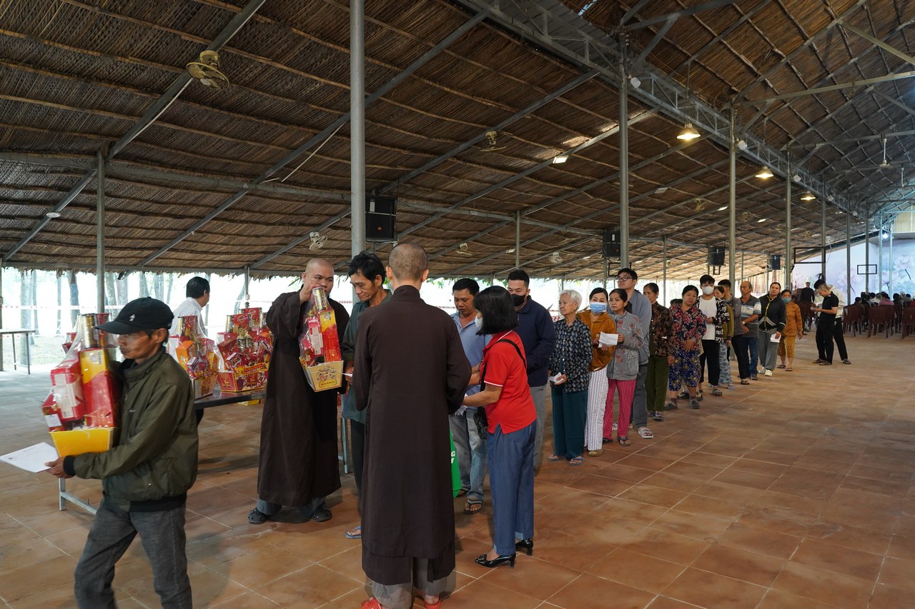 Gói trọn yêu thương trong những phần quà Tết nghĩa tình tại xã Long Thành插图12