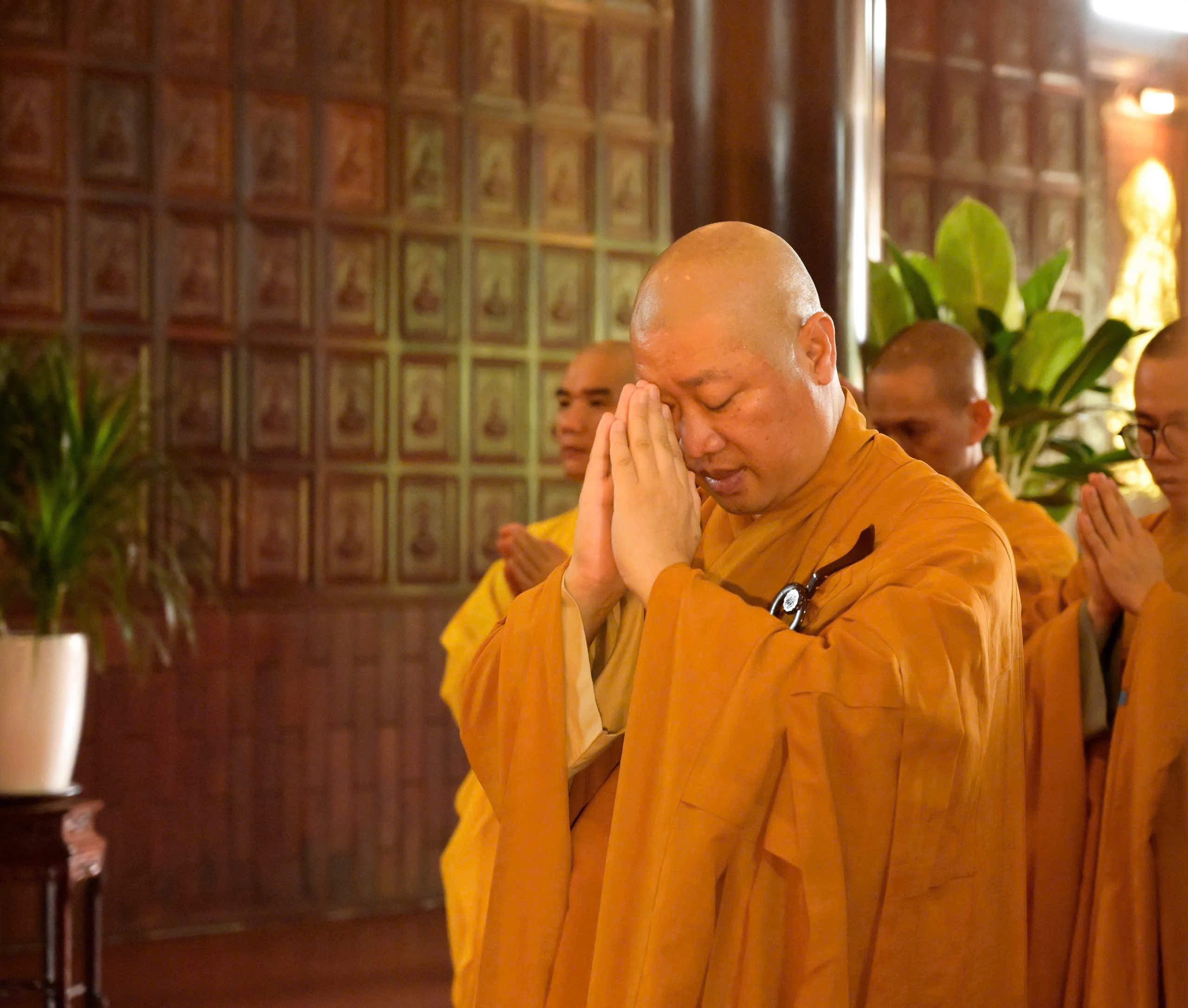 Chư Tăng Viện Chuyên Tu đảnh lễ giác linh chư vị Tổ sư nhân ngày Huý nhật tổ khai sơn tổ đình Long Khánh插图2
