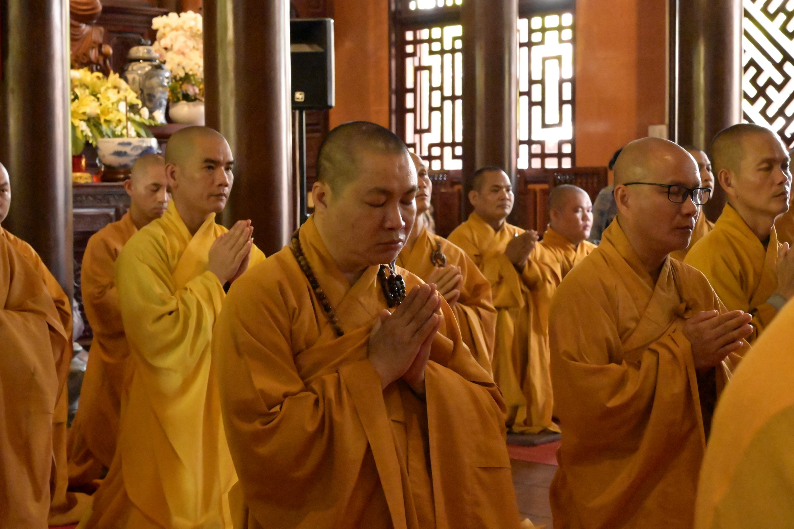 Lễ Huý kỵ lần thứ 80 cố hoà thượng Ân sư thượng Huệ hạ Pháp và lễ thắp nến hoa đăng khánh tạ tôn tượng Quan Âm, cầu nguyện quốc thái dân an, chúng sanh an lạc插图2