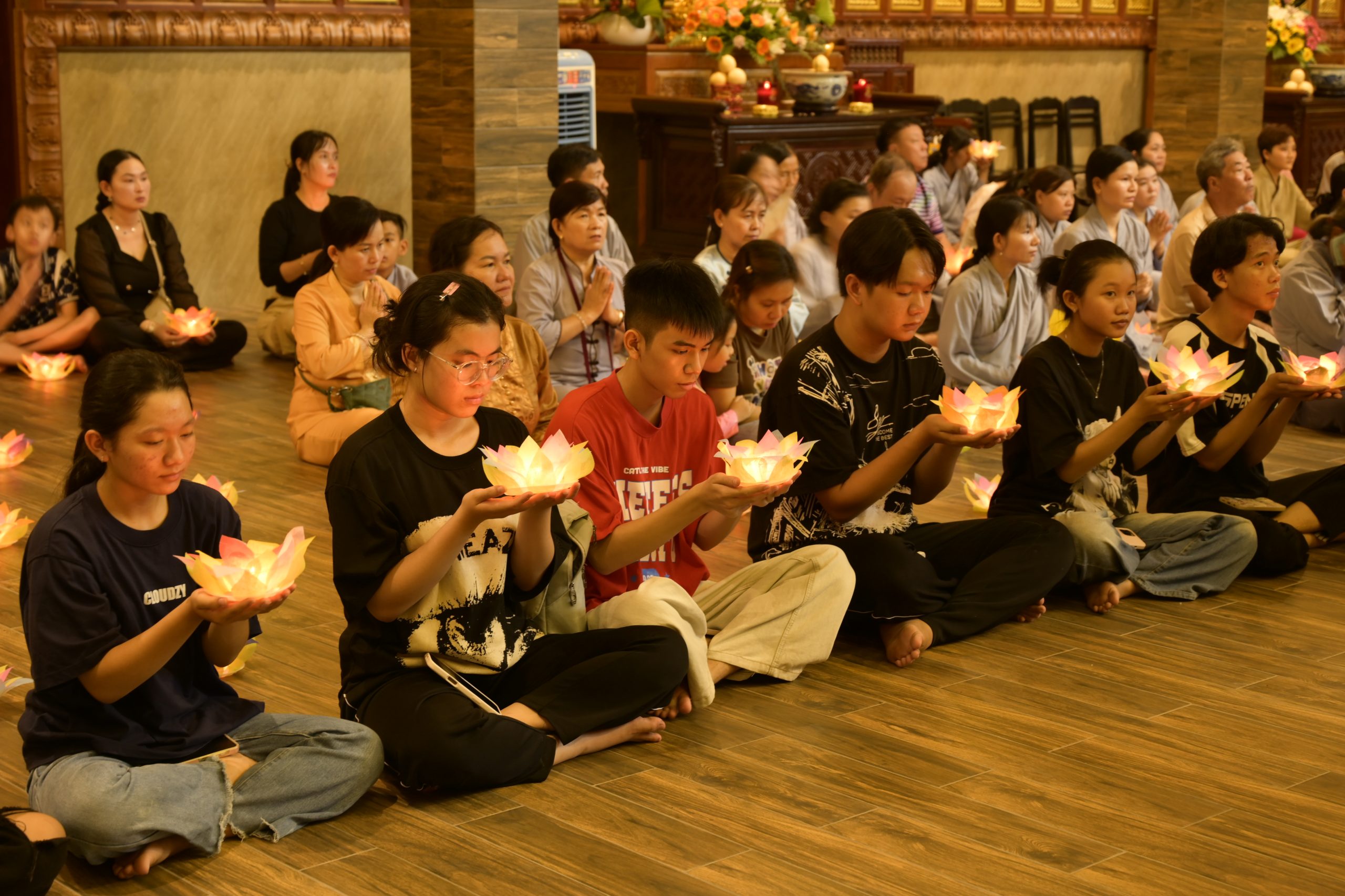 Lễ Huý kỵ lần thứ 80 cố hoà thượng Ân sư thượng Huệ hạ Pháp và lễ thắp nến hoa đăng khánh tạ tôn tượng Quan Âm, cầu nguyện quốc thái dân an, chúng sanh an lạc插图14