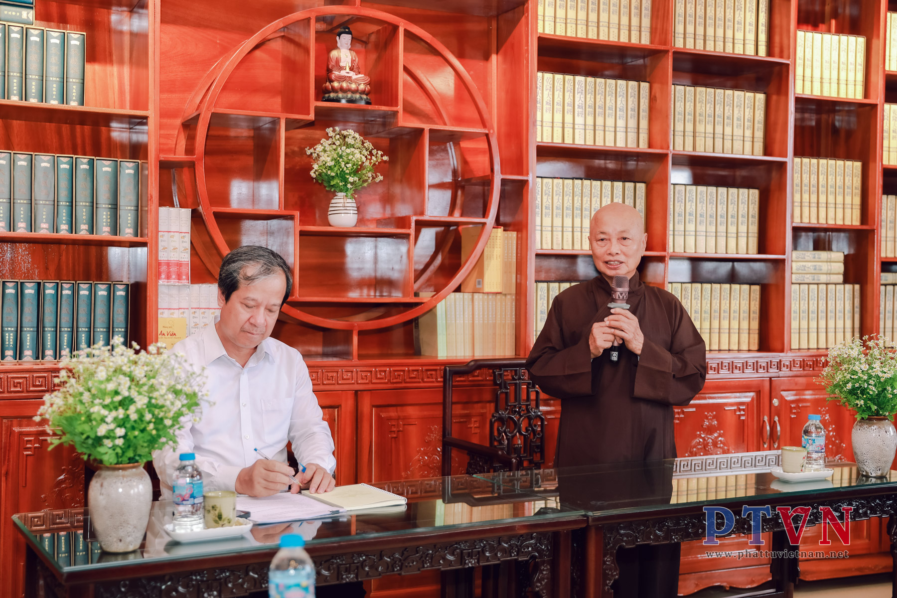 Hội đồng Biên tập Dự án Kinh điển phương Đông đến thăm và làm việc tại Trung tâm Dịch thuật Hán Nôm Huệ Quang (Tp.HCM)插图 Hội đồng Biên tập Dự án Kinh điển phương Đông đến thăm và làm việc tại Trung tâm Dịch thuật Hán Nôm Huệ Quang (Tp.HCM)插图