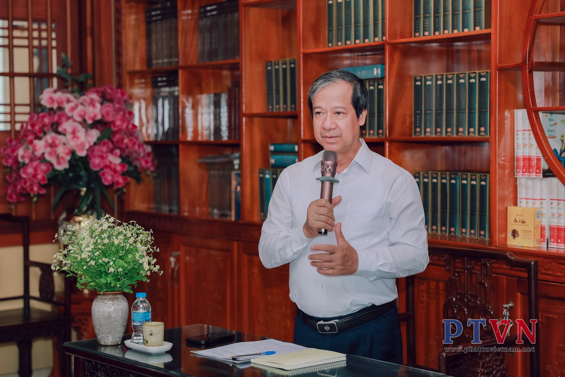 Hội đồng Biên tập Dự án Kinh điển phương Đông đến thăm và làm việc tại Trung tâm Dịch thuật Hán Nôm Huệ Quang (Tp.HCM)插图3 Hội đồng Biên tập Dự án Kinh điển phương Đông đến thăm và làm việc tại Trung tâm Dịch thuật Hán Nôm Huệ Quang (Tp.HCM)插图3