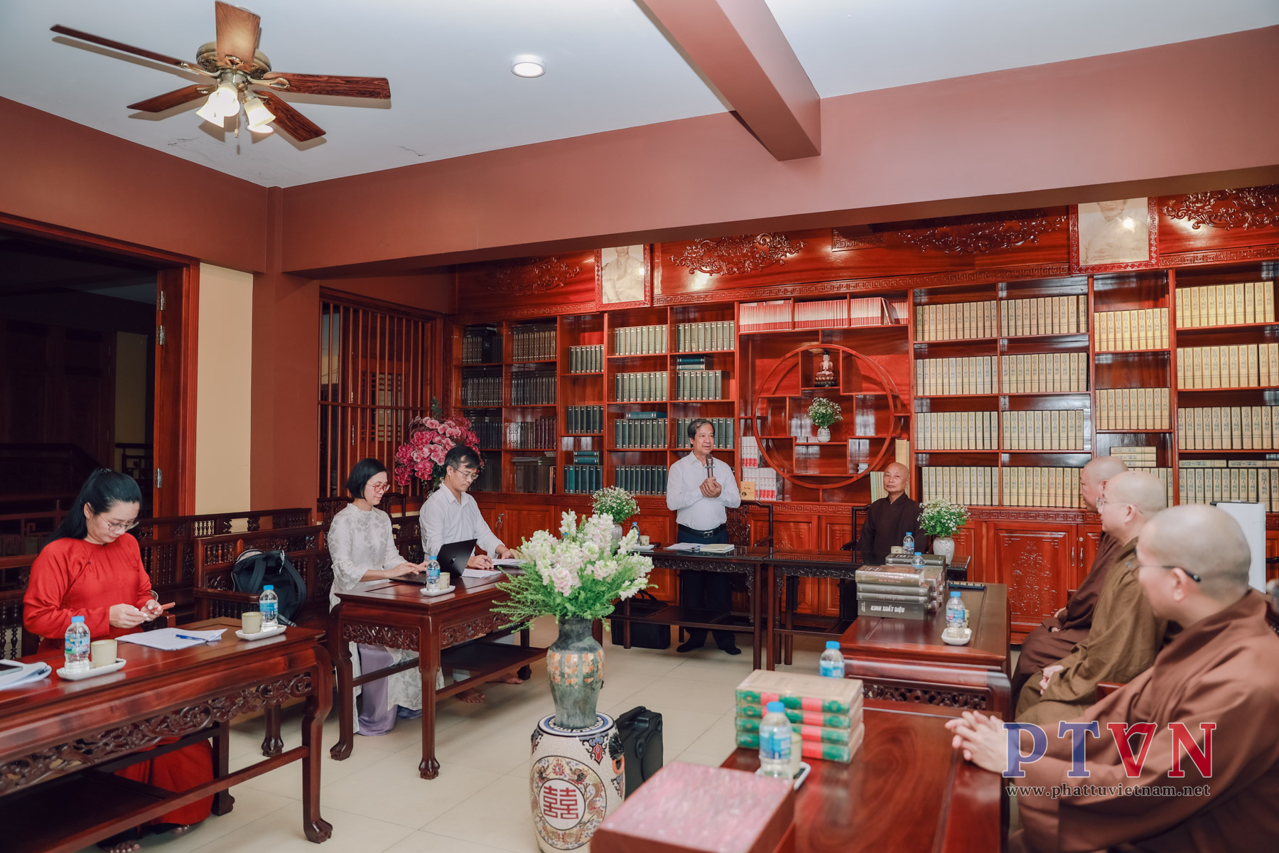 Hội đồng Biên tập Dự án Kinh điển phương Đông đến thăm và làm việc tại Trung tâm Dịch thuật Hán Nôm Huệ Quang (Tp.HCM)插图1 Hội đồng Biên tập Dự án Kinh điển phương Đông đến thăm và làm việc tại Trung tâm Dịch thuật Hán Nôm Huệ Quang (Tp.HCM)插图1