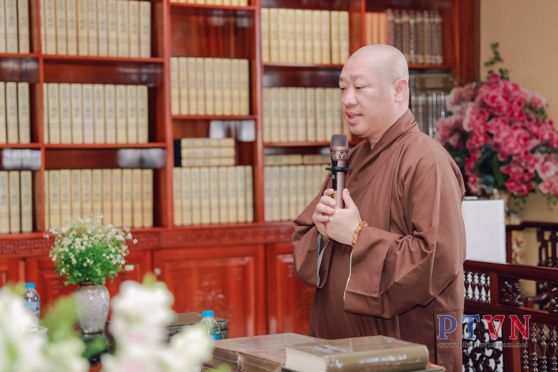 Hội đồng Biên tập Dự án Kinh điển phương Đông đến thăm và làm việc tại Trung tâm Dịch thuật Hán Nôm Huệ Quang (Tp.HCM)插图7 Hội đồng Biên tập Dự án Kinh điển phương Đông đến thăm và làm việc tại Trung tâm Dịch thuật Hán Nôm Huệ Quang (Tp.HCM)插图7