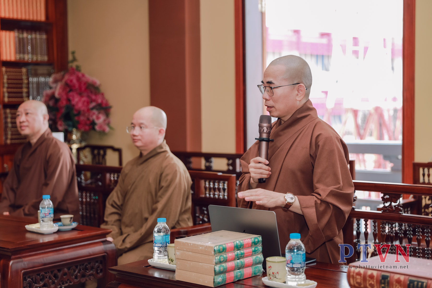Hội đồng Biên tập Dự án Kinh điển phương Đông đến thăm và làm việc tại Trung tâm Dịch thuật Hán Nôm Huệ Quang (Tp.HCM)插图8 Hội đồng Biên tập Dự án Kinh điển phương Đông đến thăm và làm việc tại Trung tâm Dịch thuật Hán Nôm Huệ Quang (Tp.HCM)插图8