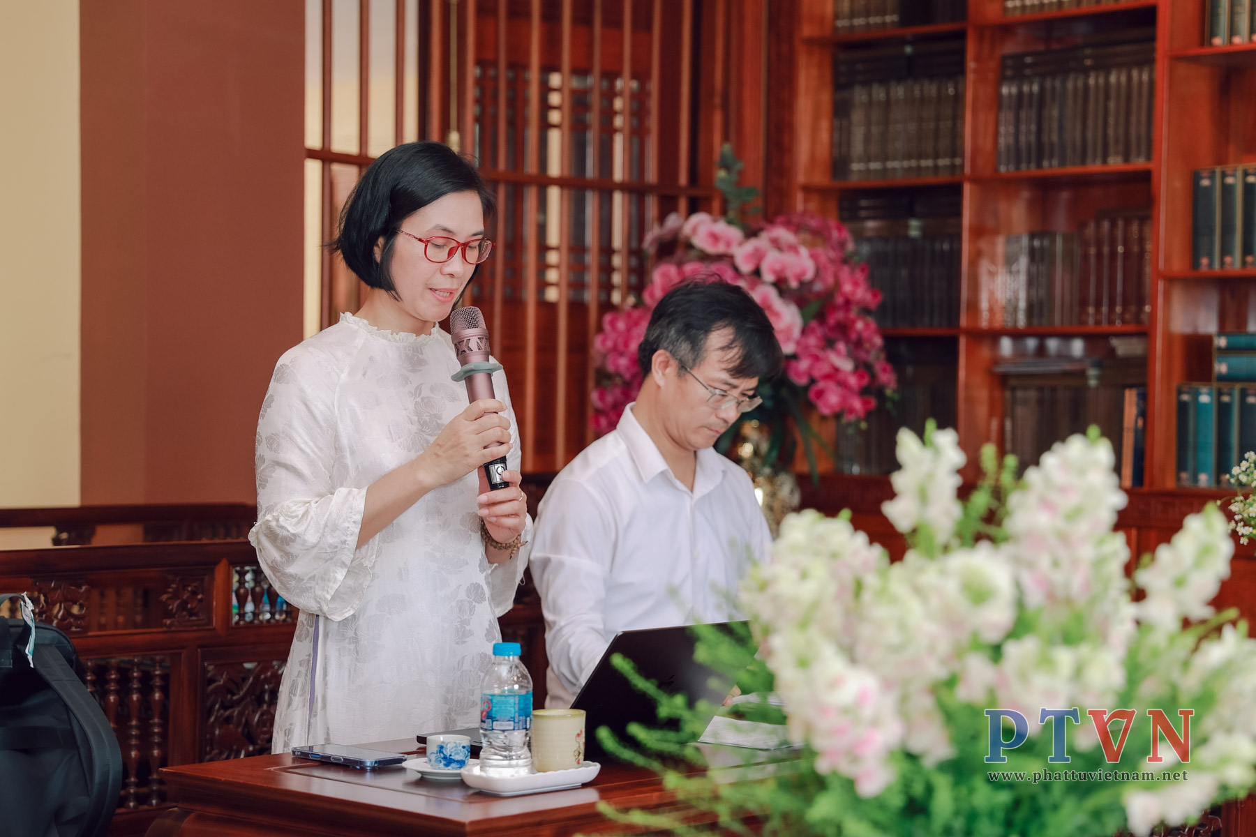 Hội đồng Biên tập Dự án Kinh điển phương Đông đến thăm và làm việc tại Trung tâm Dịch thuật Hán Nôm Huệ Quang (Tp.HCM)插图9 Hội đồng Biên tập Dự án Kinh điển phương Đông đến thăm và làm việc tại Trung tâm Dịch thuật Hán Nôm Huệ Quang (Tp.HCM)插图9