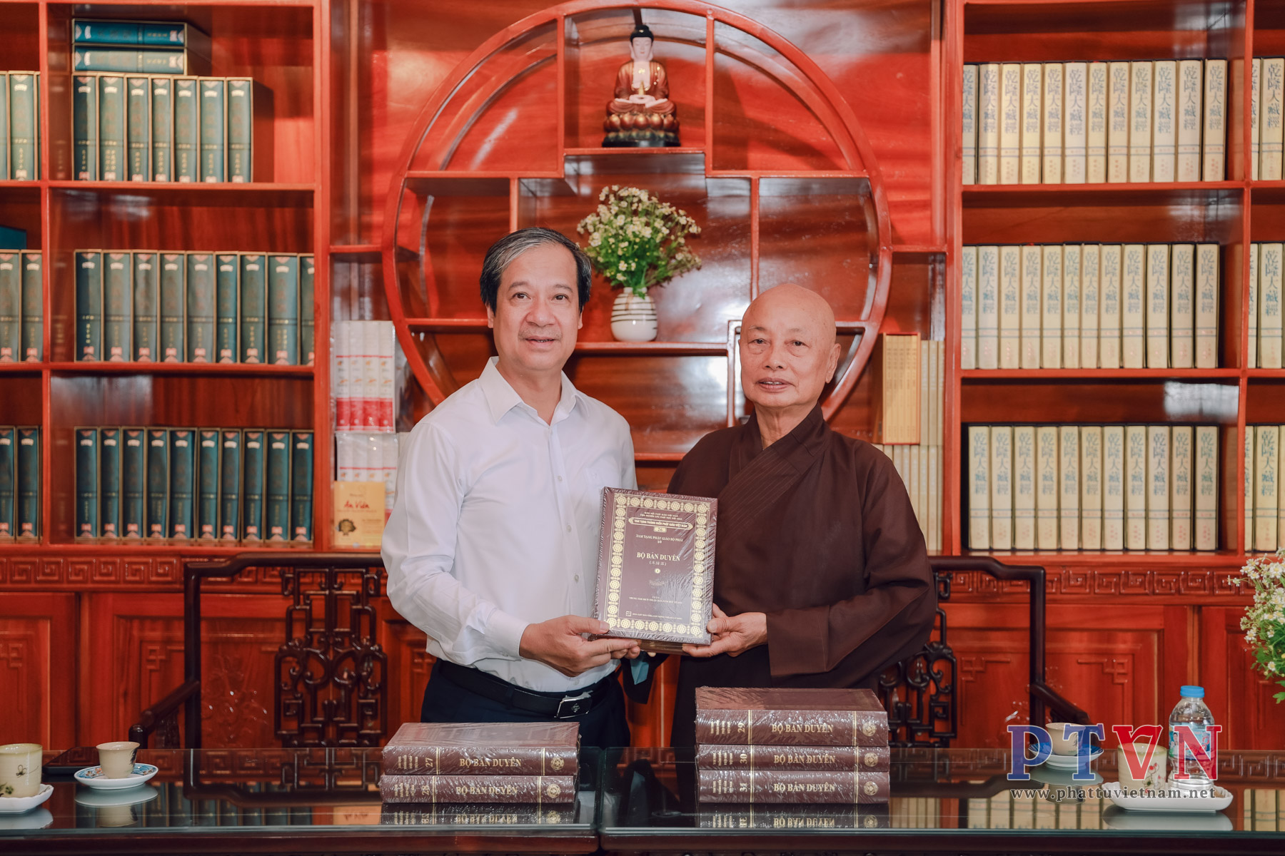 Hội đồng Biên tập Dự án Kinh điển phương Đông đến thăm và làm việc tại Trung tâm Dịch thuật Hán Nôm Huệ Quang (Tp.HCM)插图10 Hội đồng Biên tập Dự án Kinh điển phương Đông đến thăm và làm việc tại Trung tâm Dịch thuật Hán Nôm Huệ Quang (Tp.HCM)插图10