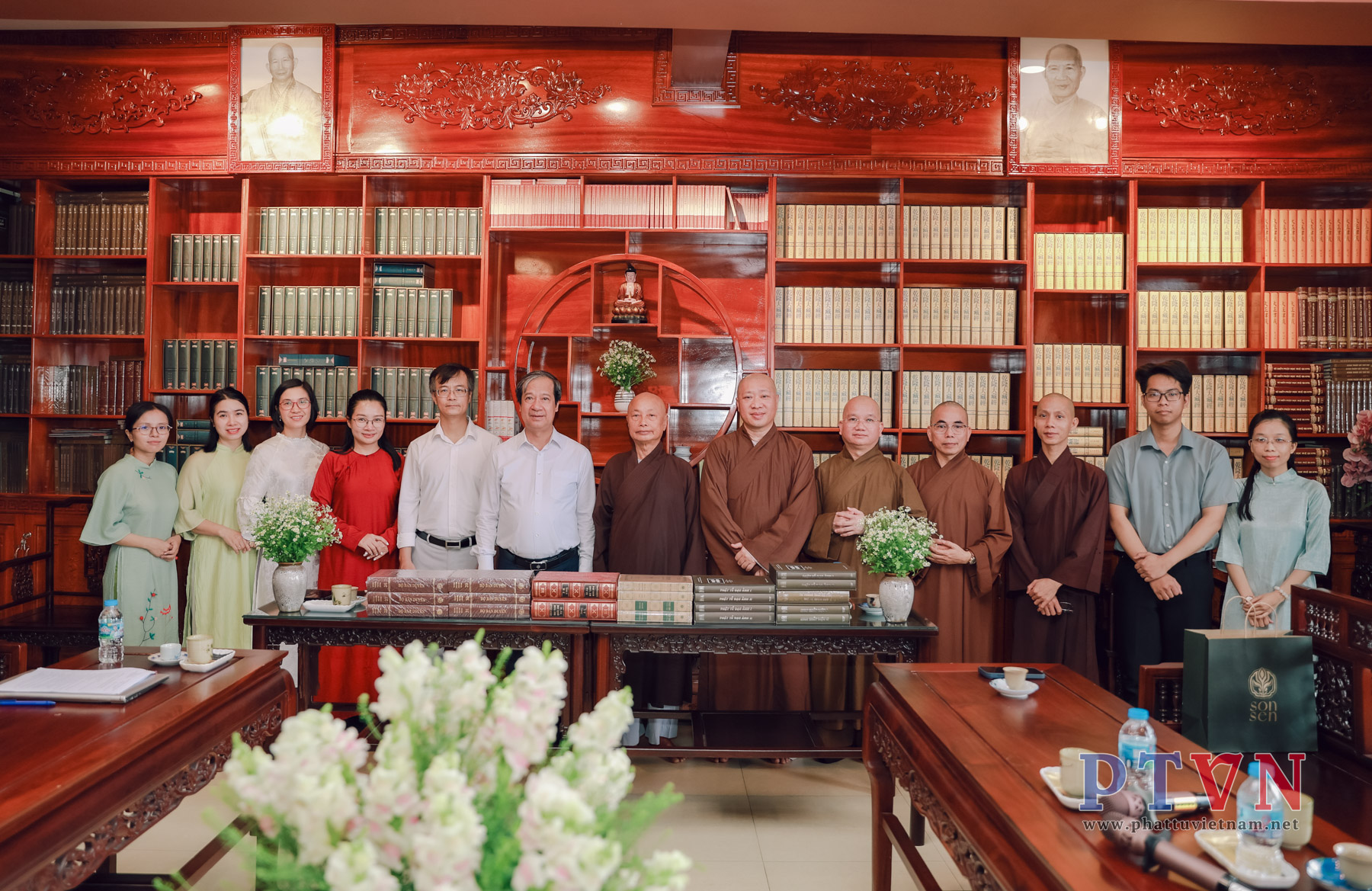 Hội đồng Biên tập Dự án Kinh điển phương Đông đến thăm và làm việc tại Trung tâm Dịch thuật Hán Nôm Huệ Quang (Tp.HCM)插图18