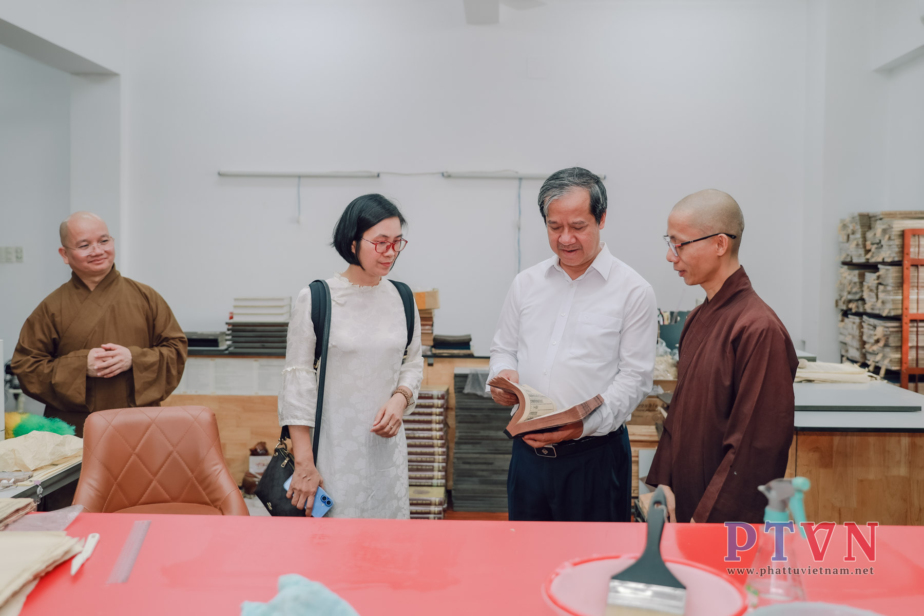 Hội đồng Biên tập Dự án Kinh điển phương Đông đến thăm và làm việc tại Trung tâm Dịch thuật Hán Nôm Huệ Quang (Tp.HCM)插图19