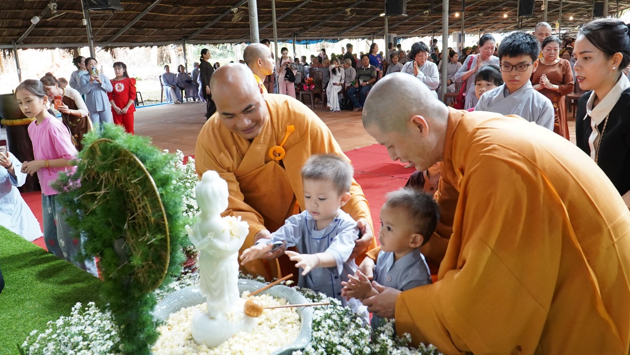 KHÓA HUÂN TU LẦN THỨ 131 – LỄ TẮM PHẬT PL.2570 TẠI VIỆN CHUYÊN TU插图17