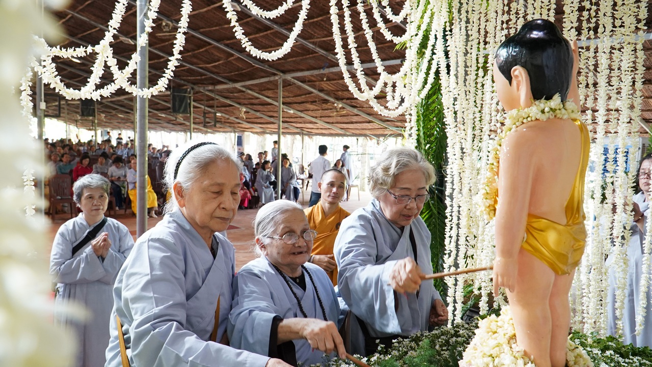 KHÓA HUÂN TU LẦN THỨ 131 – LỄ TẮM PHẬT PL.2570 TẠI VIỆN CHUYÊN TU插图22