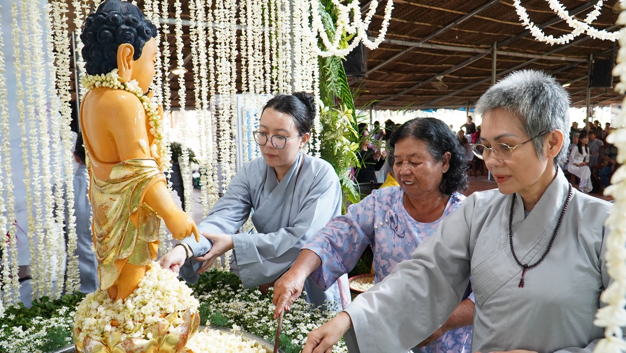 KHÓA HUÂN TU LẦN THỨ 131 – LỄ TẮM PHẬT PL.2570 TẠI VIỆN CHUYÊN TU插图23
