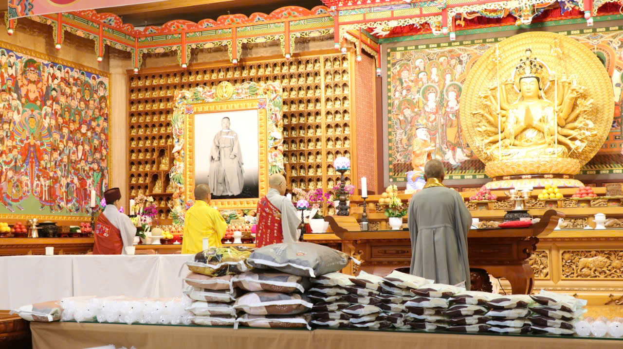 ĐẠO TRÀNG VIỆN CHUYÊN TU HÀN QUỐC THAM DỰ VÀ CÚNG DƯỜNG ĐẠI LỄ PHẬT ĐẢN TẠI CHÙA MINH TRANG插图