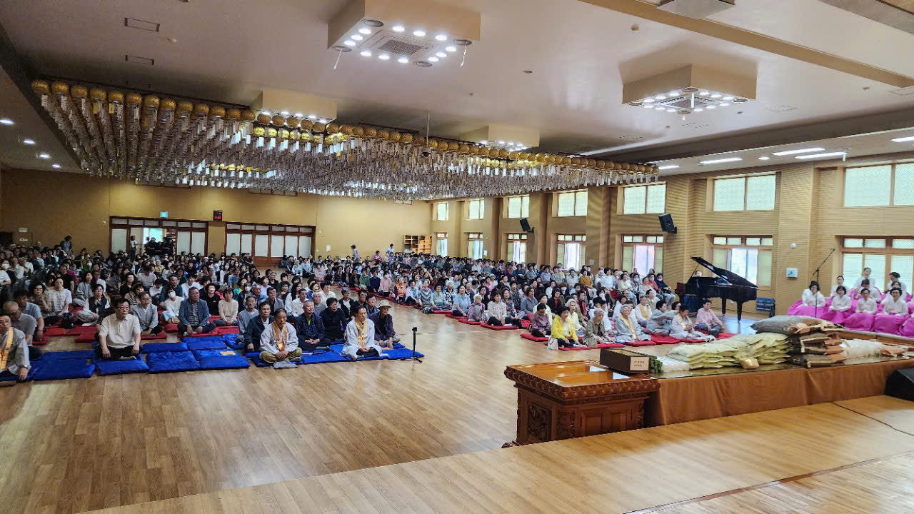 ĐẠO TRÀNG VIỆN CHUYÊN TU HÀN QUỐC THAM DỰ VÀ CÚNG DƯỜNG ĐẠI LỄ PHẬT ĐẢN TẠI CHÙA MINH TRANG插图4