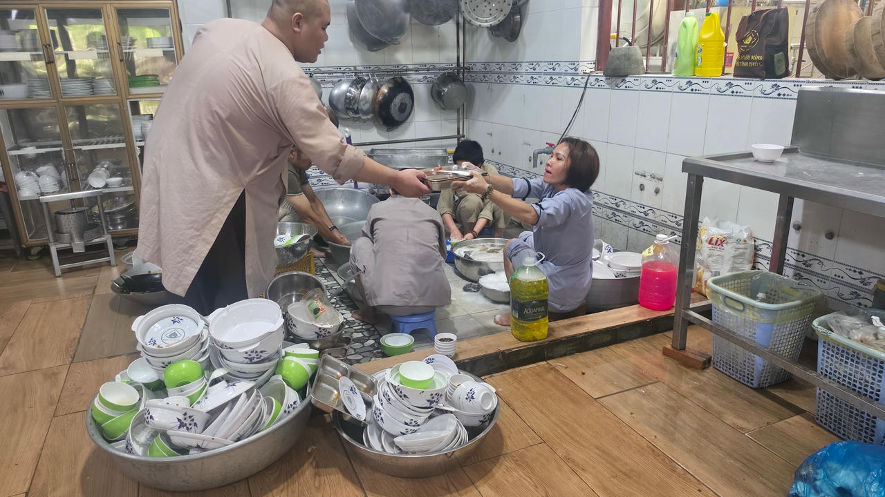 NHỮNG NGỌN LỬA ÂM THẦM NƠI TRAI ĐƯỜNG VẠN THIỆN插图1