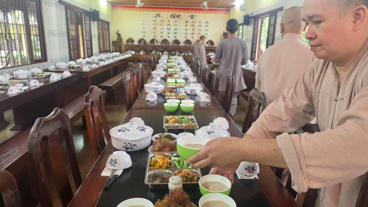 NHỮNG NGỌN LỬA ÂM THẦM NƠI TRAI ĐƯỜNG VẠN THIỆN插图4