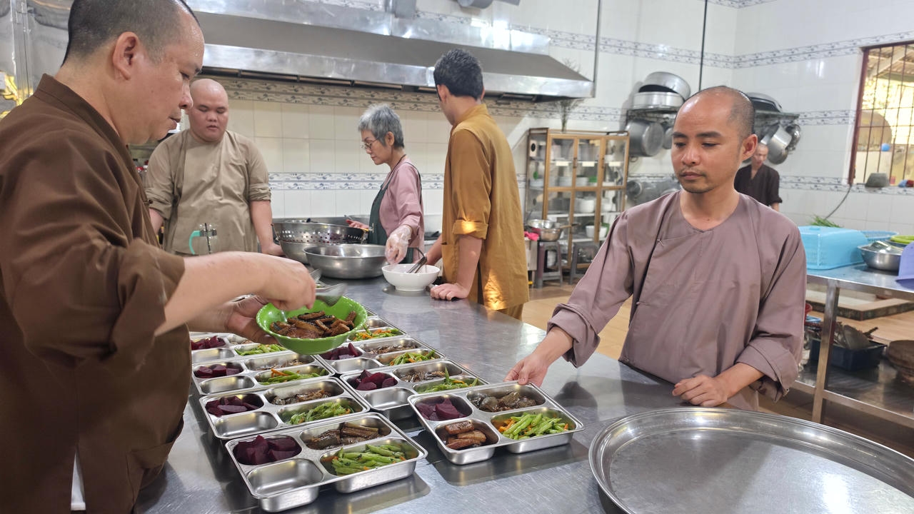NHỮNG NGỌN LỬA ÂM THẦM NƠI TRAI ĐƯỜNG VẠN THIỆN插图7
