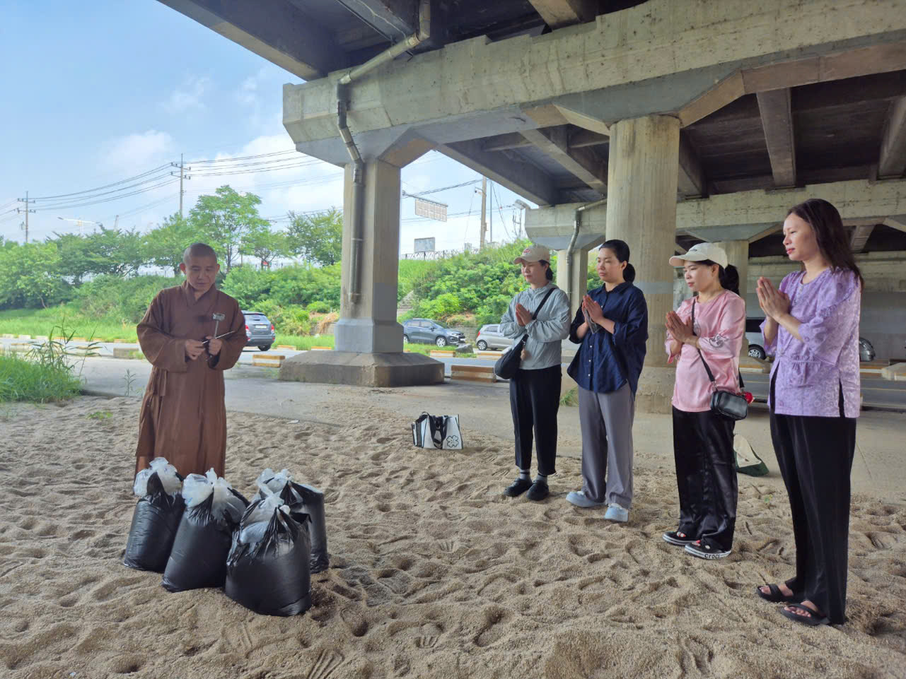 HÀN QUỐC: PHẬT TỬ KHU VỰC MIỀN TRUNG CHEONGJU TRANG NGHIÊM TỔ CHỨC KHÓA TU MỘT NGÀY AN LẠC插图1