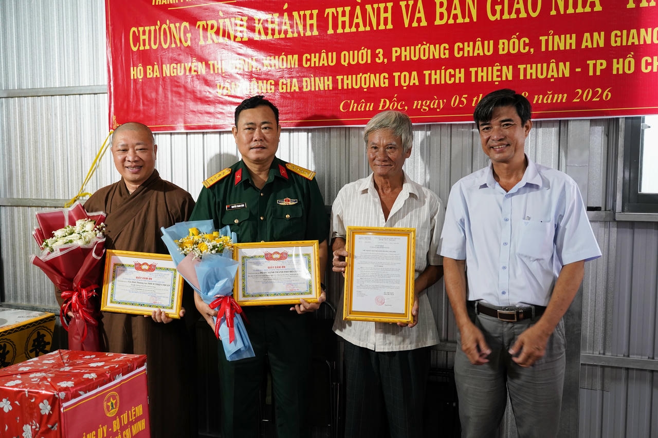 BÀN GIAO 03 CĂN NHÀ “TÌNH NGHĨA QUÂN – DÂN”插图4
